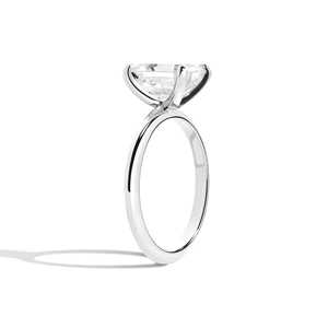 Bague de fiançailles personnalisée en or 14K 18K avec diamant de laboratoire taille émeraude de 2,5 carats, sertie quatre griffes, à bord ouvert, style solitaire à bords coupés - Product Image 6