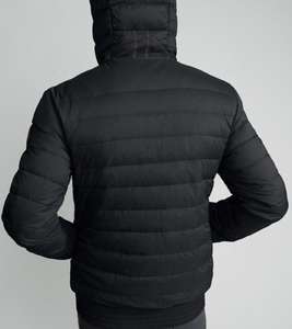 Chaqueta de Plumón Personalizada para Hombre, Etiqueta Negra, con Capucha y Cuello Alto, Diseño Nuevo, Técnica de Sublimación, Color Rojo - Product Image 3