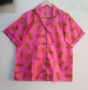 Conjunto de Pijamas de Algodón con Estampado de Tigre Rosa para Familia, Manga Corta, Cierre de Botones - Product Image 3