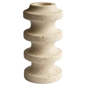 Vase en pierre de travertin moderne à nervures, design sculptural artisanal, décoration durable et élégante pour la décoration intérieure - Product Image 1
