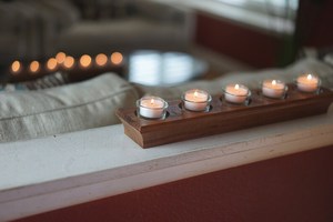 Support en bois artisanal pour bougies chauffe-plat, idéal pour la décoration de chambre, de salon, les centres de table de mariage et les collections de cadeaux. - Product Image 4
