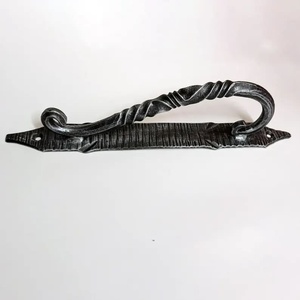 Poignée de Porte en Fer Forgé à la Main Modèle KHP-DECO-SP ; Résistante à la Rouille, Installation Facile, Style Traditionnel, Surface Embossée ; Porte - Product Image 1