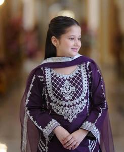 ชุดสาหรี่กะมีซปักลายสีม่วงสำหรับเด็กผู้หญิง ชุดงานแต่งงานแบบอินเดียดั้งเดิม ความยาวระดับข้อเท้า ผ้าโพลีเอสเตอร์ ทรงปกติ - Product Image 3