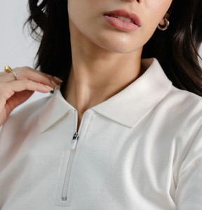 Polo à manches courtes blanc pour femme, coupe classique, couleur unie, tricoté, 100% coton, style décontracté, fermeture éclair sur le devant - Product Image 6