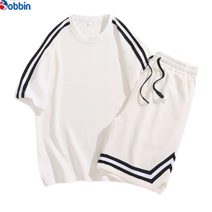 Conjunto de pantalones cortos personalizados para hombre, nuevo conjunto de verano a la moda con rayas, conjunto de pantalones cortos modernos para hombre, de manga corta, cuello redondo, holgado, estilo estudiantil. - Product Image 1
