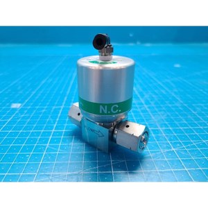 CKD AGD11V-4RJ Utilisé comme pièce détachée d'équipement semi-conducteur d'occasion - Product Image 1