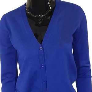 Suéter cárdigan de punto personalizado al por mayor para mujeres de hermandades universitarias, color azul sólido, cuello en V, OEM, estilo casual, cárdigan estilo universitario. - Product Image 2