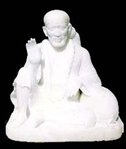 Statue exclusive du Seigneur Sai Baba en marbre blanc, la plus belle, faite à la main, en position assise, finition soignée, pour la décoration de temple ou de maison. - Product Image 6