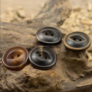 Botones de bocina natural disponibles en varios tamaños y grabado personalizado en sombra de la India - Product Image 3