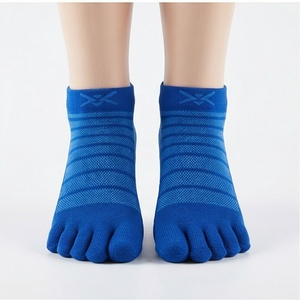 Chaussettes de sport d'été pour hommes, bleues, à 5 orteils, rayées, tricotées, respirantes, en Spandex et Polyester - Product Image 1