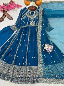 Robe Anarkali bleue brodée en polyester pour femme, longueur ras du sol, tenue traditionnelle indienne et pakistanaise pour mariage, coupe ample - Product Image 6