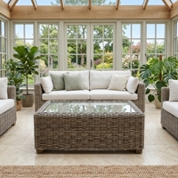 Table basse Saint Martinez en bois d'acajou et rotin gris tressé avec plateau en verre standard, mobilier de patio haut de gamme pour resort, fauteuil fait main