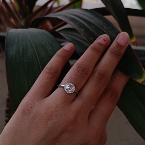 Bague de fiançailles en argent sterling 925 avec sertissage halo et micro-incrustation de diamants, classique et élégante, cadeau de promesse de mariage pour femme - Product Image 5