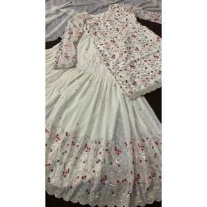 Pakaian Putih India & Pakistan Atasan-Bawahan dan Dupatta dengan Hiasan Benang Payet & Zari Ukuran <span class=keywords><strong>M</strong></span> - Product Image 3