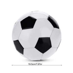 Ballon de football classique noir et blanc à motif uni - Product Image 2