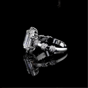 Bague en or blanc avec halo de diamants de laboratoire éclatants émeraude, certifiée IGI D-E & pureté VVS-VS, pour femme – Élégance et raffinement - Product Image 3