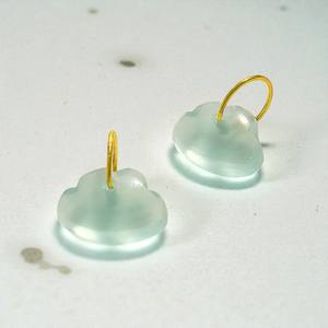 Breloques en chalcédoine aqua naturelle en forme de nuage avec boucle dorée, fournitures de fabrication de bijoux semi-précieux faites à la main - Product Image 1