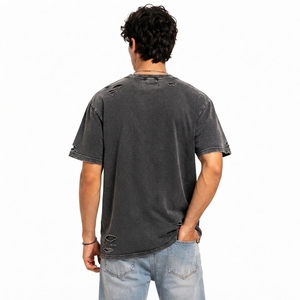 เสื้อยืดผู้ชายสไตล์ Distressed ขายดีที่สุด ผลิตจากโรงงานโดยตรง เนื้อผ้านุ่ม ระบายอากาศได้ดี สตรีทแวร์ พร้อมบริการเพิ่มแบรนด์ส่วนตัว - Product Image 4