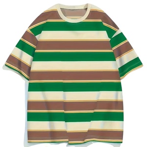 เสื้อยืดลายทางสำหรับผู้ชายเสื้อยืดคอกลมแขนสั้นทรงหลวมสีน้ำตาลและสีขาวลายทางแนวตั้งผ้าถักเนื้อนุ่มเหมาะกับสตรีทแวร์ - Product Image 1