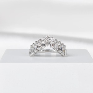 Bague en diamant de laboratoire Chevron en or blanc 14 carats, avec bande assortie incurvée en forme de V, style Art Déco, pavée à deux rangs, pour mariage ou promesse - Product Image 5