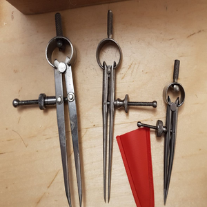 Compas à ressort en acier, diviseur d'artiste, outil de dessin de motifs droits avec quincaillerie en laiton, disponible à prix de gros. - Product Image 5