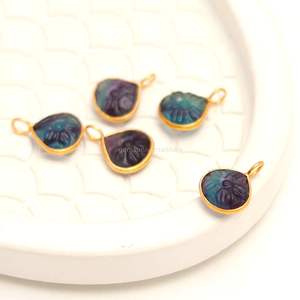 Pendentif fleur en fluorite naturelle multi-éclats, sculpté à la main, en argent sterling 925, charme en pierre de fluorite multi-éclats pour la création de bijoux - Product Image 1