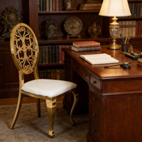 Chaise de luxe empilable en acier inoxydable plaqué or, ornée de découpes, pour mariages et événements formels, idéale pour salons et villas
