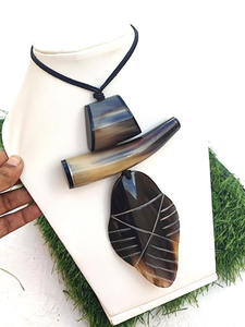 Collier géométrique artisanal en corne et ambre noir, bijou moderne et audacieux pour femme, accessoire artisanal naturel - Product Image 2