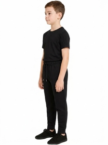 Ensemble de survêtement en coton premium pour enfants – T-shirt noir uni et pantalon de jogging |   Vêtements de sport personnalisés avec logo pour garçons et filles - Product Image 4