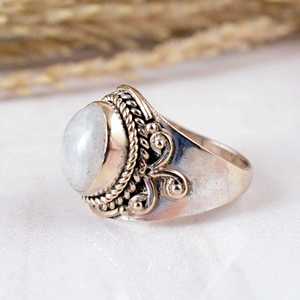 Anillo de Boda de Plata de Ley 925 con Piedra Lunar Blanca Arcoíris, Hecho a Mano, Estilo Antiguo, Vintage, Bohemio, con Textura de Hoja y Gema - Product Image 3