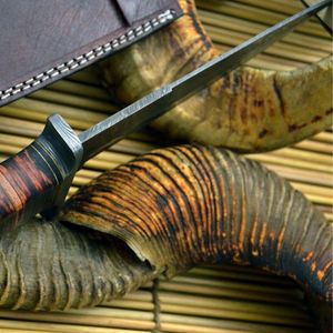 Couteau de chasse Bowie fait main en acier Damas, lame droite de 30 cm, garde en laiton, manche en corne, étui en cuir, pour l'extérieur, OEM - Product Image 4