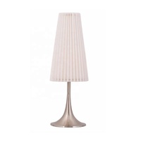 Lampe de table de haute qualité en aluminium de style mid-century, base en forme de tulipe, couleur or, pour chambre à coucher, salon, couloir, vente en gros