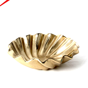 Bol à fruits décoratif de Noël en aluminium coulé, design unique, artisanal, de haute qualité, doré - Product Image 4
