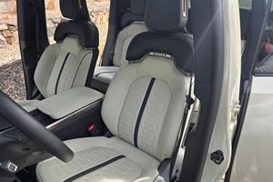 Vehículo Rivian R1T California Dune Edition 2025 Usado en Excelentes Condiciones, con Volante a la Izquierda y Derecha - Product Image 4