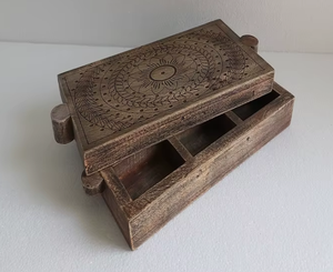 Boîte de rangement en bois sculptée à la main avec couvercle, design rustique rectangulaire, motif floral gravé, pour l'organisation de la maison, petite capacité - Product Image 3