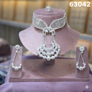 Ensemble de bijoux vintage classique plaqué or 24 carats de fabrication indienne, comprenant un collier et des broches, inspiré des diamants américains et français, tendance - Product Image 4