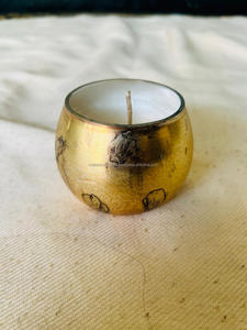 Bougie votive de forme ronde au design exclusif pour Noël ou les festivals. - Product Image 2