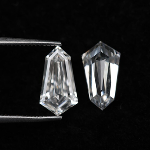 Paire de diamants de laboratoire 1 carat taille bouclier, pureté VS, couleur E, coupe antique excellente, diamants bruts pour la fabrication de boucles d'oreilles - Product Image 2