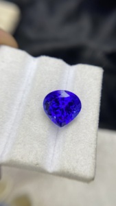 Pierre de Tanzanite Naturelle Certifiée, Couleur Bleu Royal Riche, Coupe Cœur, avec Zoisite Naturelle d'Excellente Couleur, 8,85 Carats, Propre à la Loupe - Product Image 3