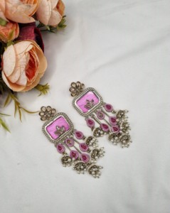Boucles d'oreilles pendantes Jhumki de créateur, taille Radiant, avec accents de perles, pour femmes, pour les soirées et les festivals, collection de bijoux fantaisie - Product Image 3