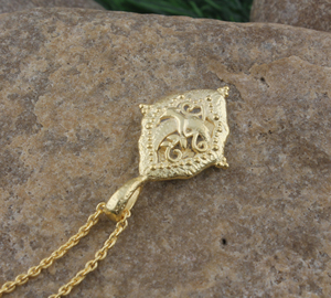 Collar chapado en oro vintage de lujo para mujer, acabado en oro antiguo, estilo victoriano, joyería al por mayor. - Product Image 2