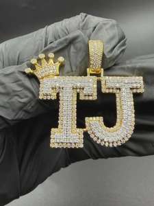 จี้รูปมงกุฎสไตล์ฮิปฮอปแบบกำหนดเอง จี้เงินแท้ 925 ประดับเพชรโมอิสซาไนต์ VVS  แบบสองสี จี้รูปตัวอักษร - Product Image 3