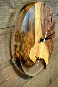 Horloge murale personnalisée en bois de manguier remplie de résine bleu-gris de qualité supérieure, fabriquée en Inde - Product Image 5