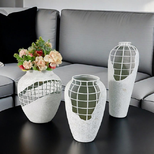 Jarrón de Metal con Acabado Dorado, Diseñado para Mesas de Boda, Arreglos Florales y Decoración Elegante para Sala de Estar, Hecho a Mano - Product Image 2