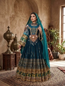 Robe longue en velours vert foncé brodée, col bijou, coupe trapèze, style bohème, manches longues, ornée de perles, tenue de soirée ethnique - Product Image 6