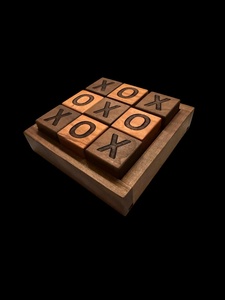 Juego de Tic Tac Toe de Madera Hecho a Mano, Moderno y de Lujo |   Juego de Mesa Decorativo para Café - Product Image 2