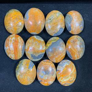 หินแจสเปอร์สีส้มธรรมชาติขายส่ง ขนาด 35×45×15 มม. หินขัดเงาสำหรับบำบัดรักษา คริสตัลหินปลอบประโลม - Product Image 1
