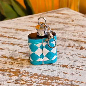 Mini flacons à liqueur en cuir véritable Venus haut de gamme, motif quadrillé, avec nouveau bouchon métallique, légers et robustes, accessoire de mode - Product Image 4