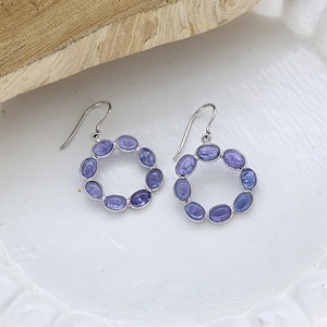 Pendientes Colgantes de Plata de Ley 925 con Tanzanita Natural, Piedra de Nacimiento de Diciembre, Gema Morada Ovalada, Diseño Floral Hecho a Mano, Venta al por Mayor - Product Image 1