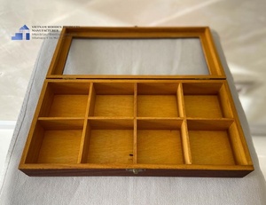 Boîte de présentation en bois massif avec couvercle en verre et serrure en laiton, finition noyer, meuble de rangement moderne pour la maison, fabriqué au Vietnam - Product Image 2